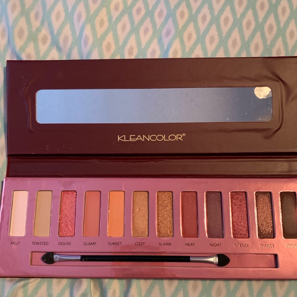 Sure fire eyeshadow pallette